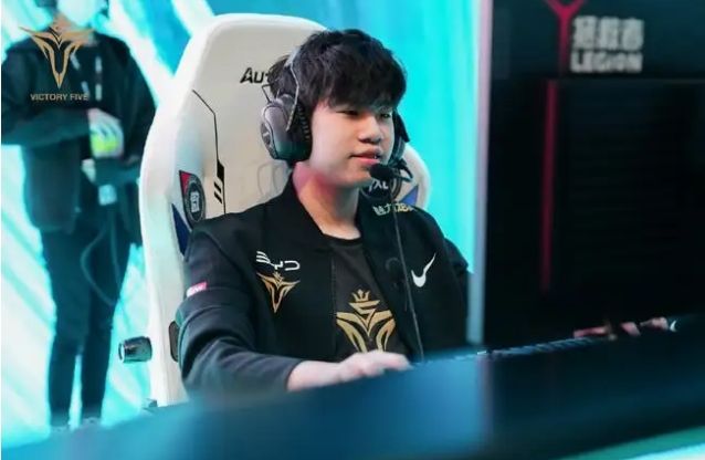 事的推动下 事的推动下